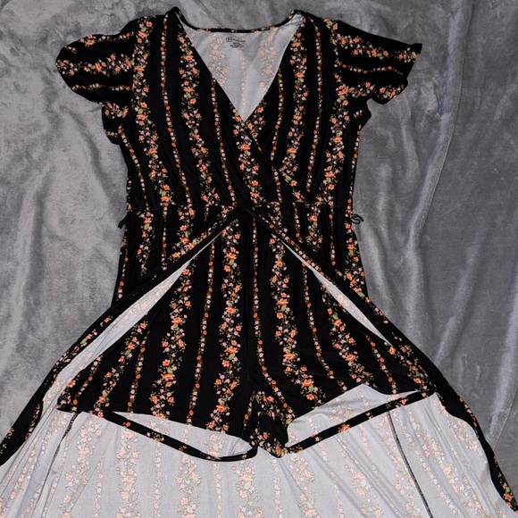 Cute floral romper/dress XXL (19) black floral - Picture 3 of 14